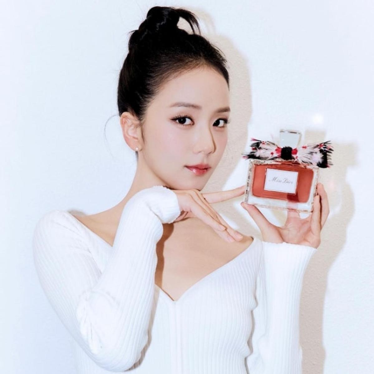 blackpink jisoo ジス　限量チェキ103枚　激レア BLACKPINKのジス、全世界50個限定の『ミス ディオール』香水と共に優雅